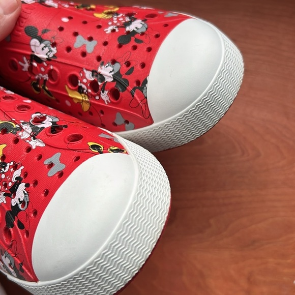 Native x Disney Mickey Mouse Minnie Mouse Jefferson Slip Ons Women's 5 - Picture 6 of 11